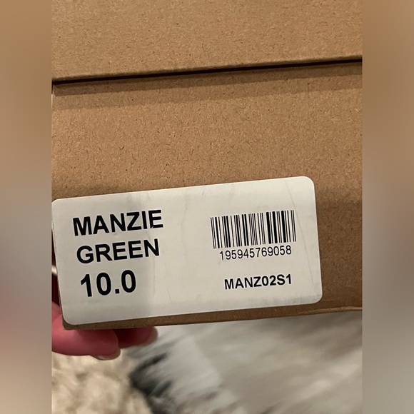 Steve Madden chunk heeled sandals, new in box, size 10. Cream color. - Picture 6 of 7